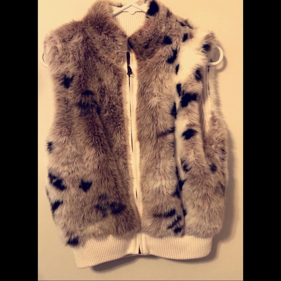 Jackets & Blazers - Fur vest